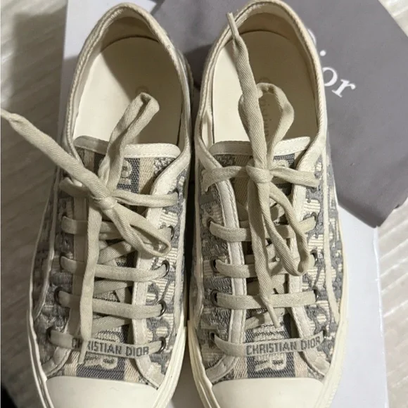 Beautiful Dior Walk n Dior Sneakers - Picture 7 of 9